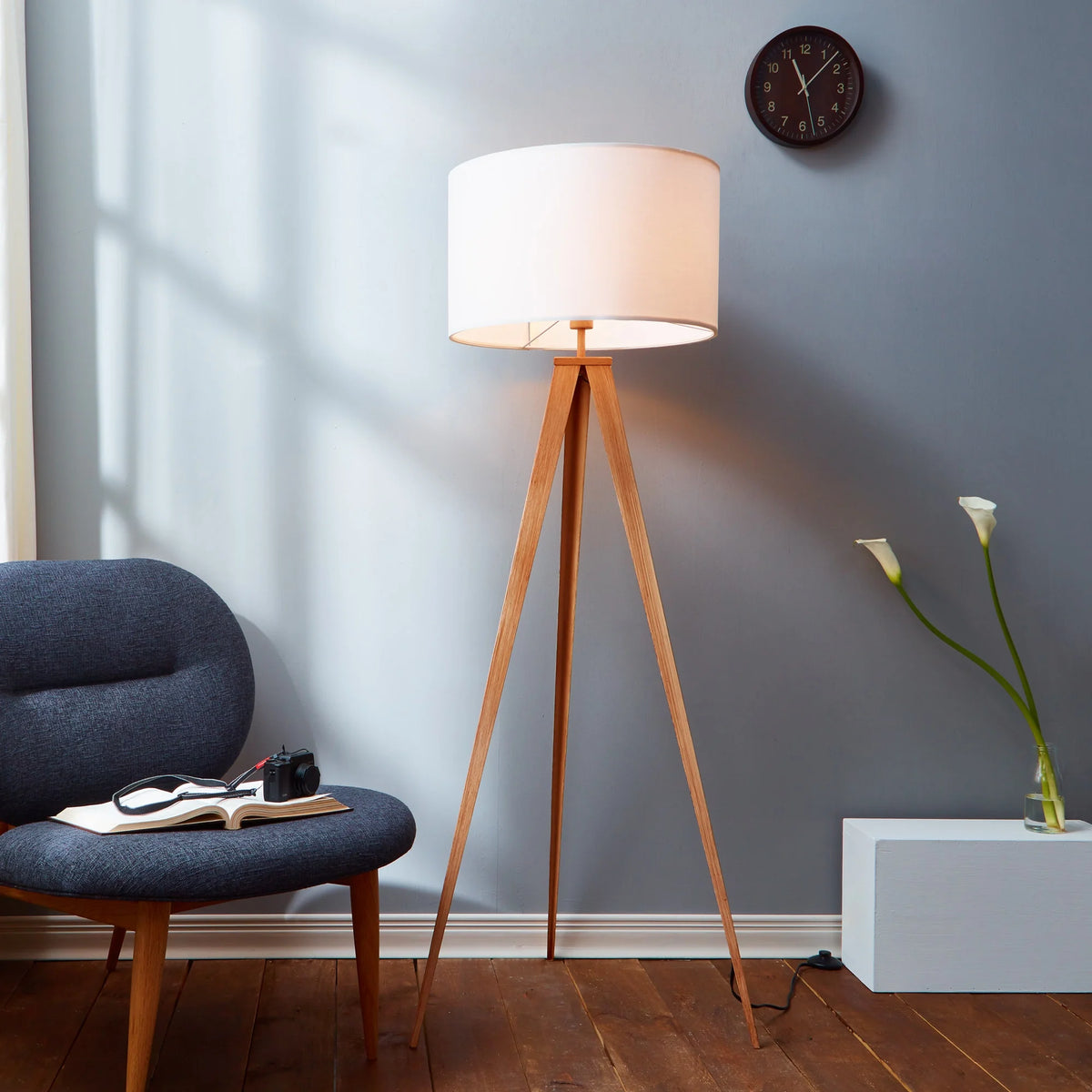 White Shade Tripod Floor Lamp H265088