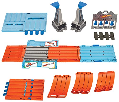Toy Car Track Set with 2 Cars in 1:64 Scale Q44031